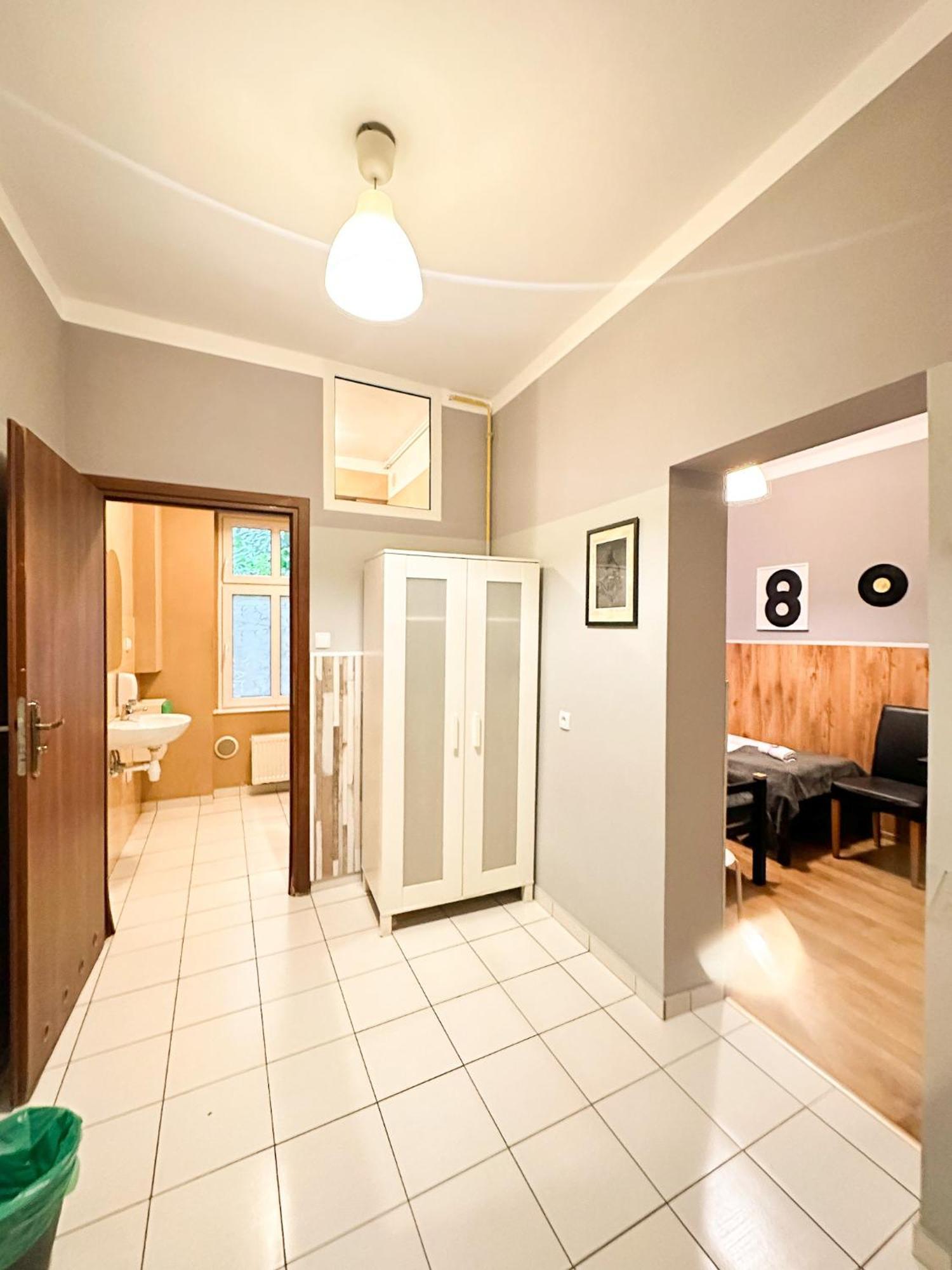 Explorer B&B Old Town Rooms & Apartment #Don'T Be A Tourist, Be An Explorer! ポズナン エクステリア 写真
