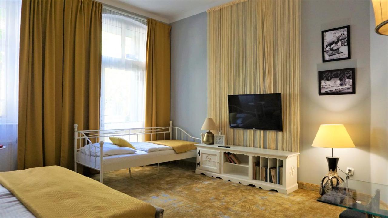 Explorer B&B Old Town Rooms & Apartment #Don'T Be A Tourist, Be An Explorer! ポズナン エクステリア 写真